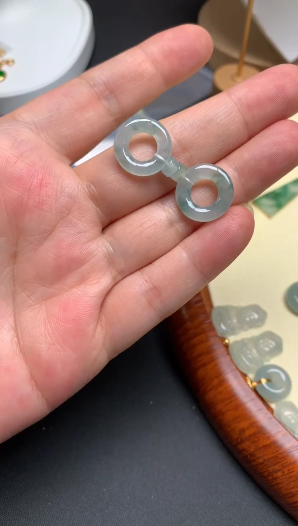 翡翠未镶嵌颈饰翡翠子母扣