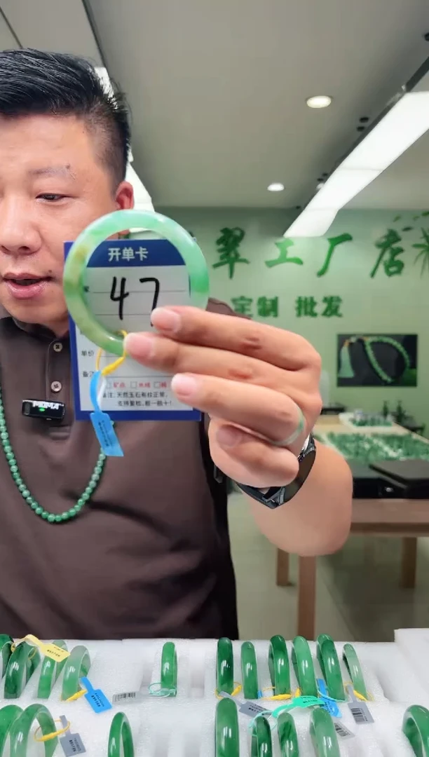 未镶嵌手镯石英质玉56