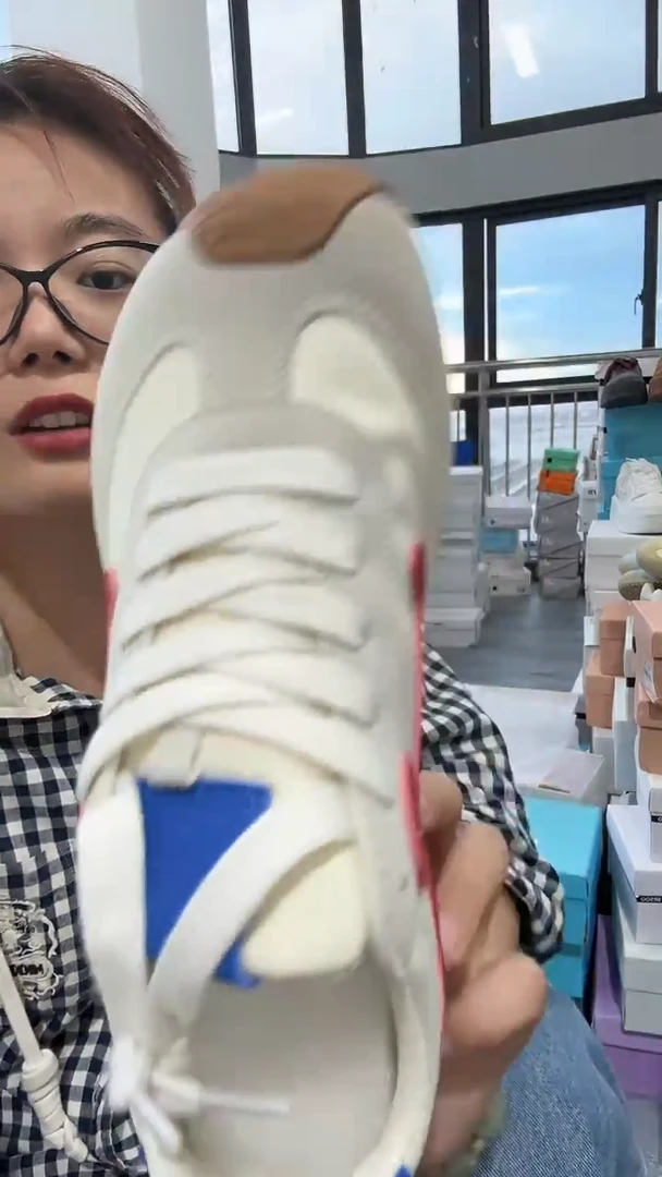 C****?灰色鞋身红标德训38