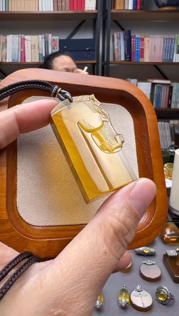 【闪购商品】琥珀颈饰未镶嵌马牌吊坠