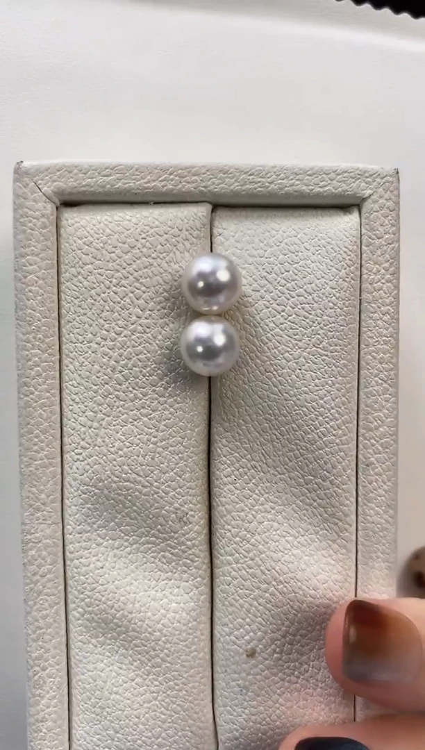 18K金镶嵌耳饰海水珍珠8-9澳白珍珠耳饰