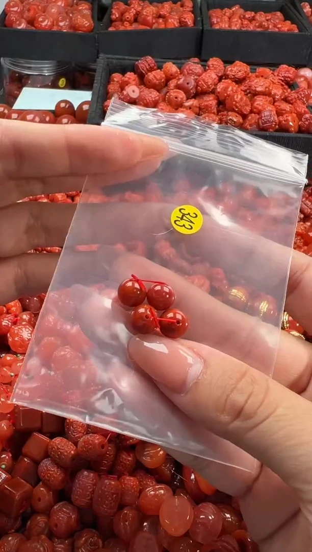 南红玛瑙未镶嵌颈饰1