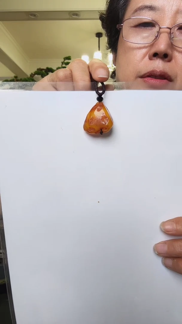 蜜蜡吊坠(赠链)未镶嵌与***扣1