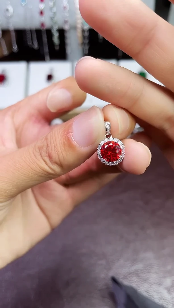 足铂镶嵌合成（培育）红宝石吊坠(赠链)芬达吊坠