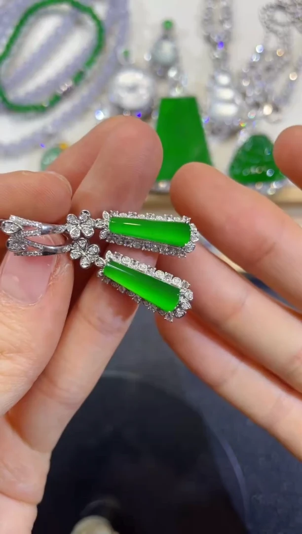 颈饰18K金镶嵌翡翠团购1