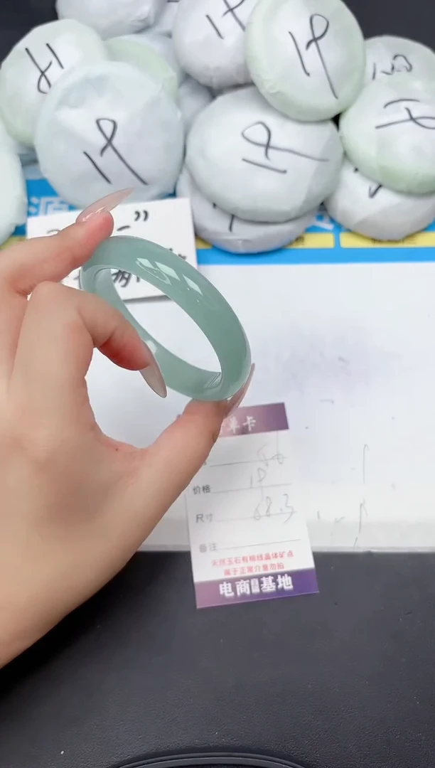 未镶嵌手镯石英质玉56-58.3