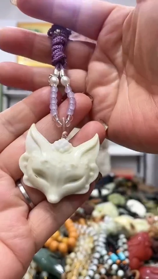 未镶嵌蛇纹石玉吊坠