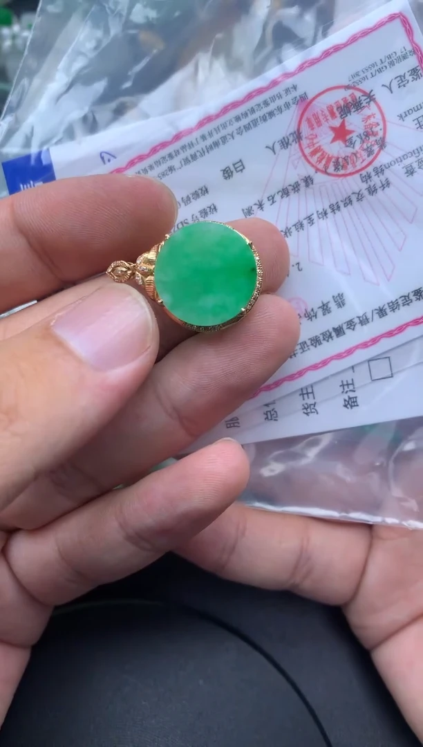 颈饰18K金镶嵌翡翠用****1然美商品不退不换