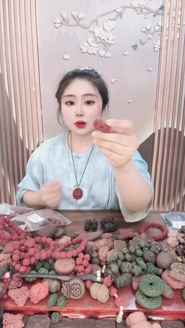 泥塑花蕊夫人衙香手牌