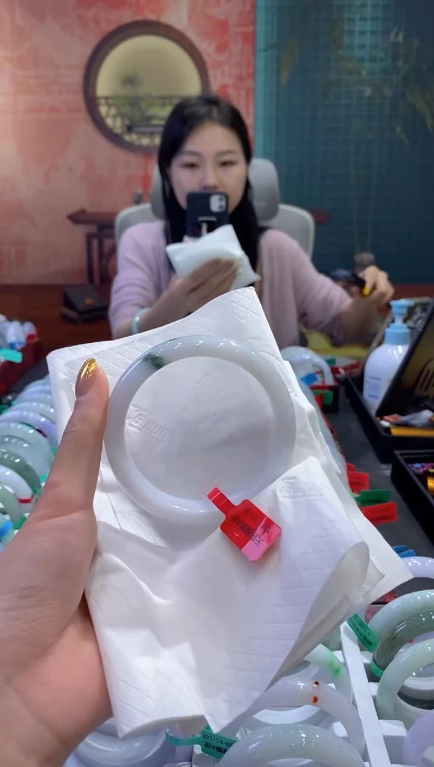 翡翠手镯未镶嵌多人08629