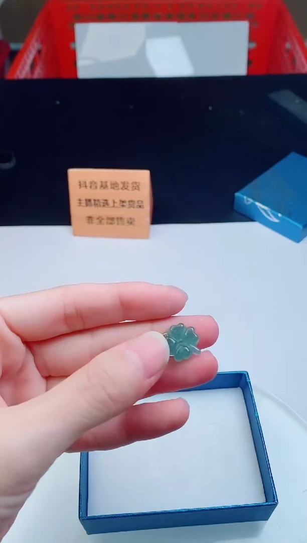 颈饰未镶嵌翡翠    ·