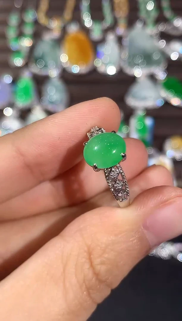 18K金镶嵌戒指翡翠B130