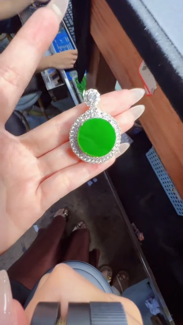 未镶嵌定制翡翠翡翠A货有轻微色差属于正常现象无事牌多样性发货1