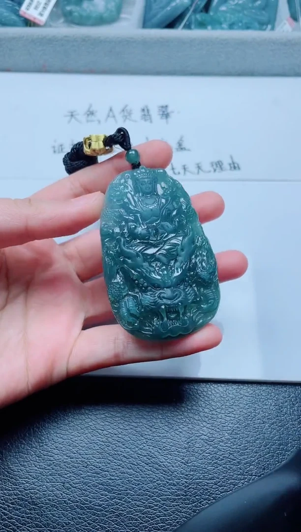 颈饰未镶嵌翡翠