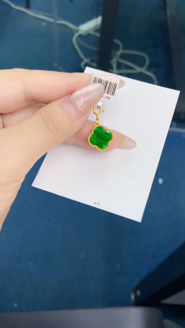 翡翠未镶嵌颈饰1