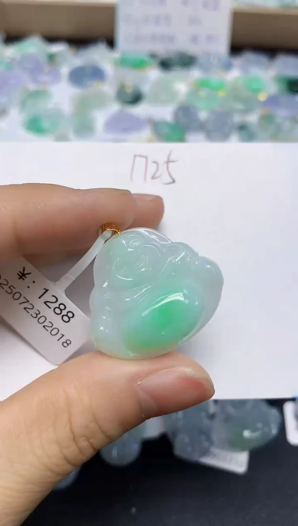 翡翠18K金镶嵌颈饰天然缅甸翡翠A货