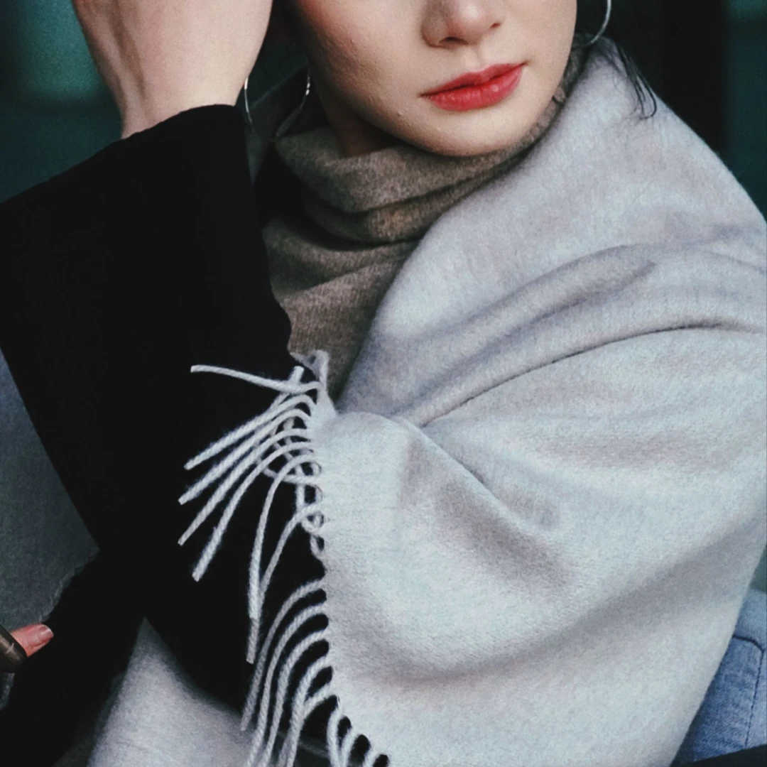 时尚保暖羊绒羊毛流苏三角巾披肩围巾