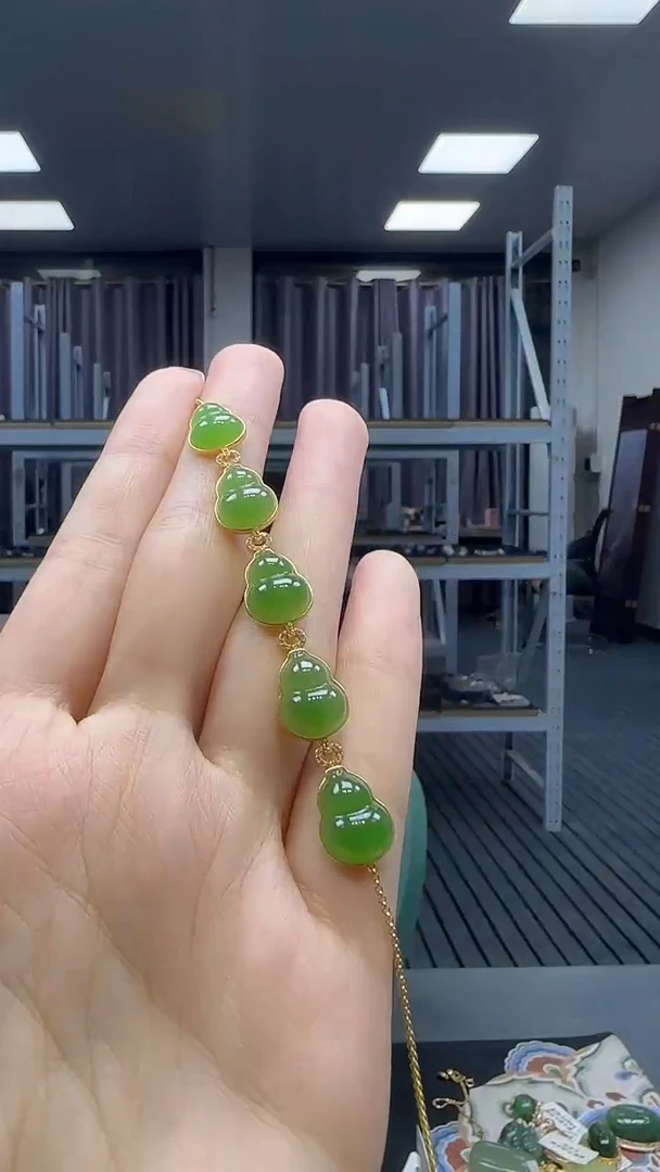 18K金镶嵌手链和田玉1