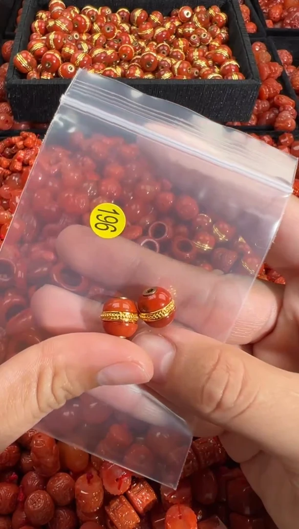 南红玛瑙未镶嵌颈饰1