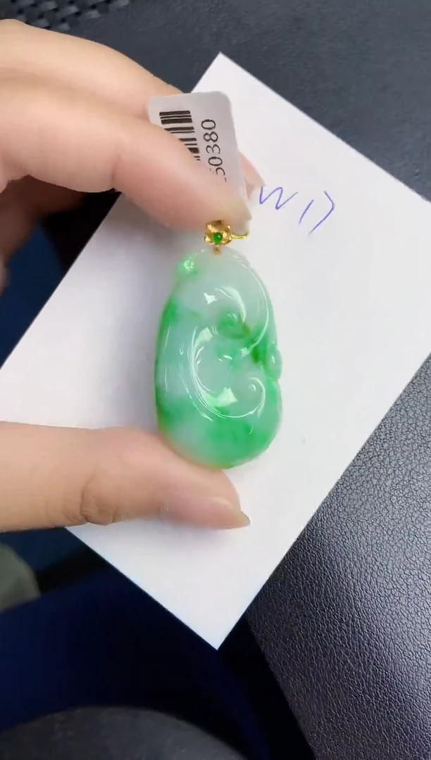 翡翠18K金镶嵌颈饰000000000
