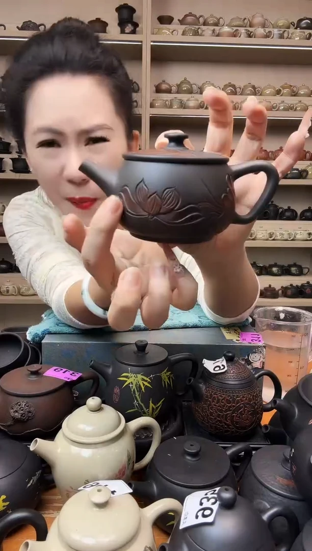 壶瑕疵无礼盒球孔半雕荷花汉瓦 885