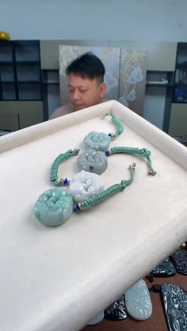 颈饰未镶嵌翡翠 多样性发其一