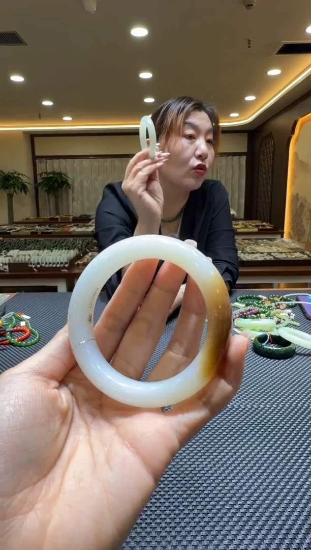 颈饰未镶嵌和田玉手镯57