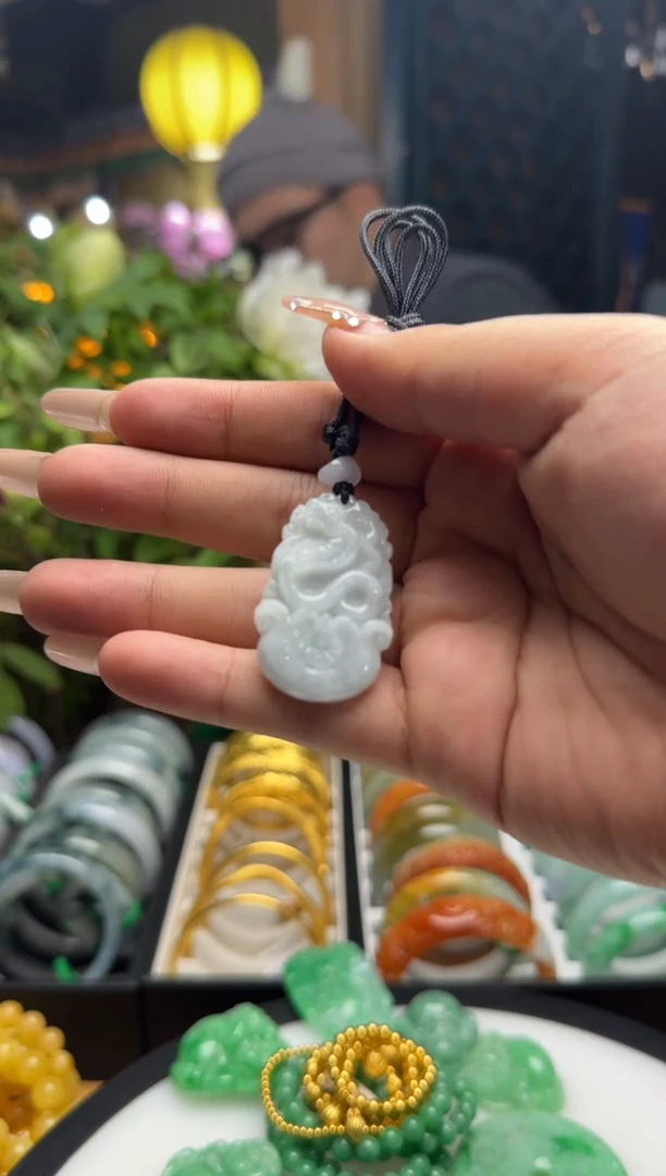 【闪购商品】翡翠颈饰未镶嵌天然翡翠吊坠