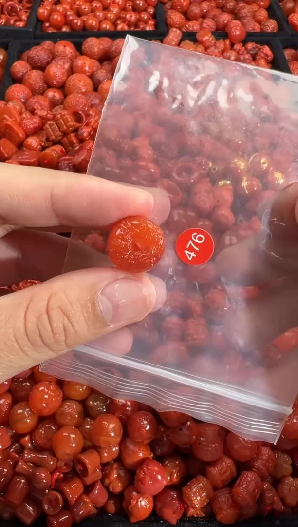 南红玛瑙未镶嵌颈饰1