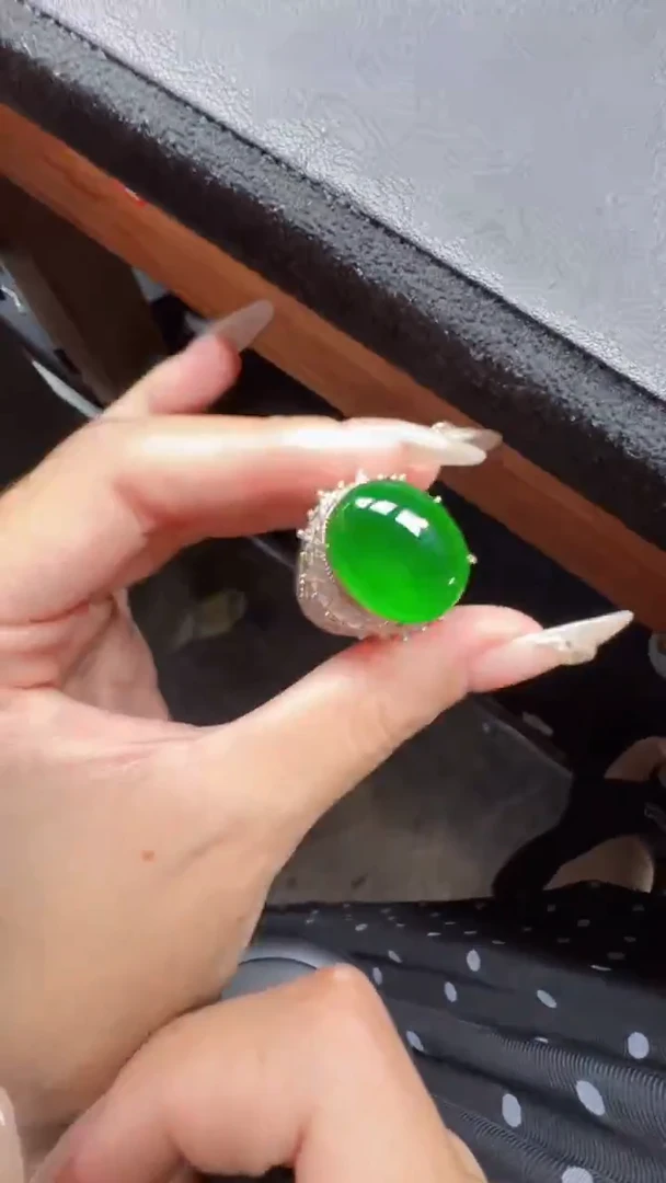 未镶嵌定制翡翠翡翠A货有轻微色差属于正常现象，蛋面多样性发货1