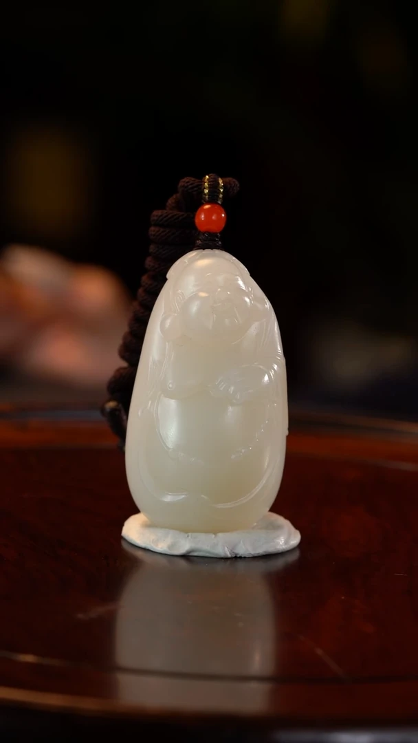 颈饰未镶嵌和田玉等***。