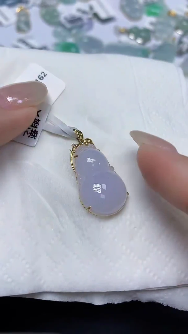 翡翠18K金镶嵌颈饰天然缅甸翡翠A货多样性发其一