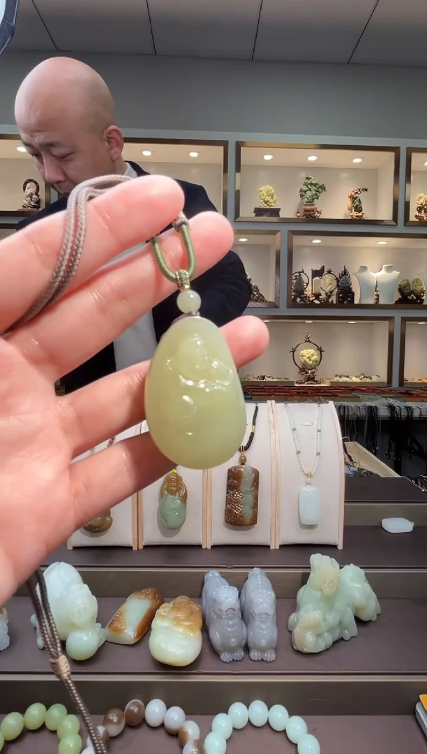 颈饰未镶嵌和田玉苏