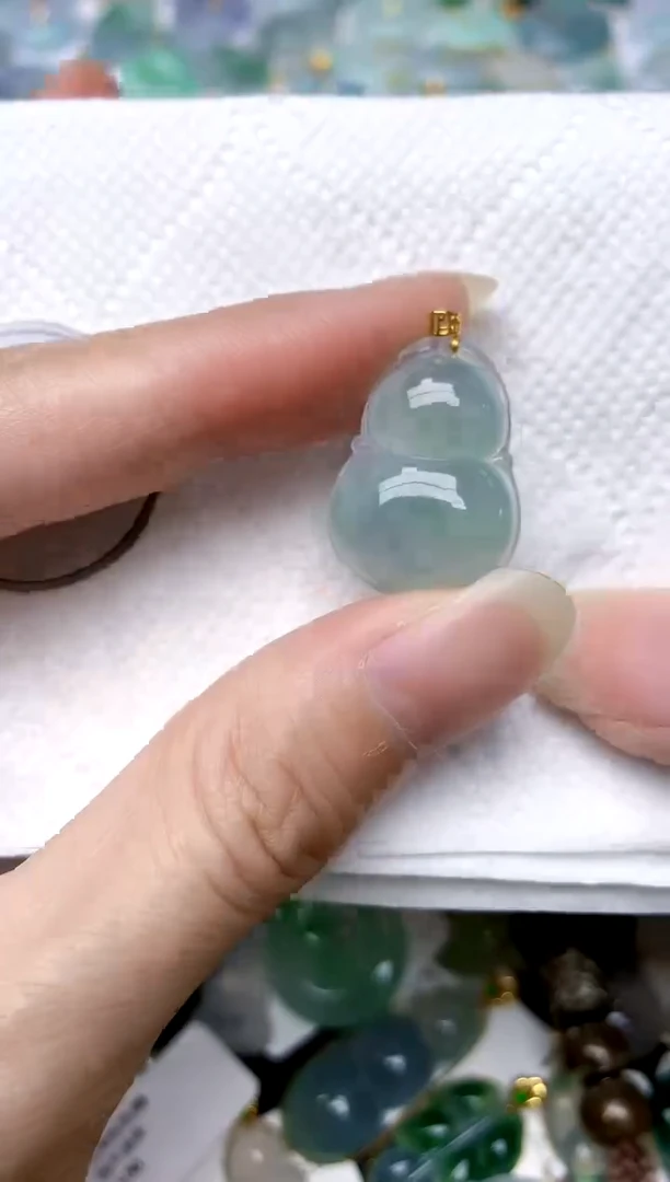 颈饰18K金镶嵌翡翠天然A货翡翠