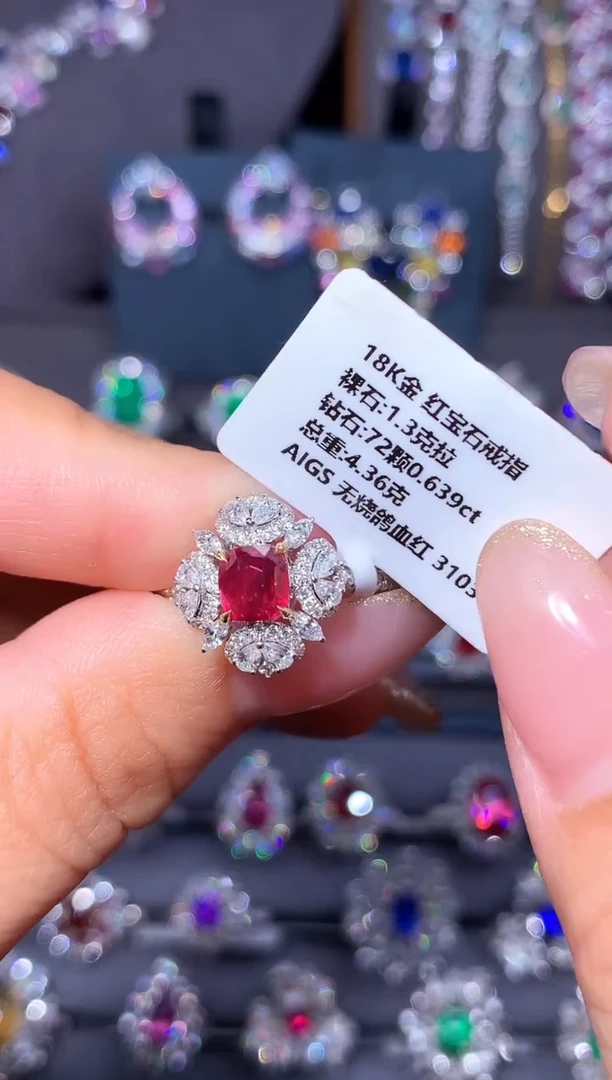 18K金镶嵌戒指红宝石
