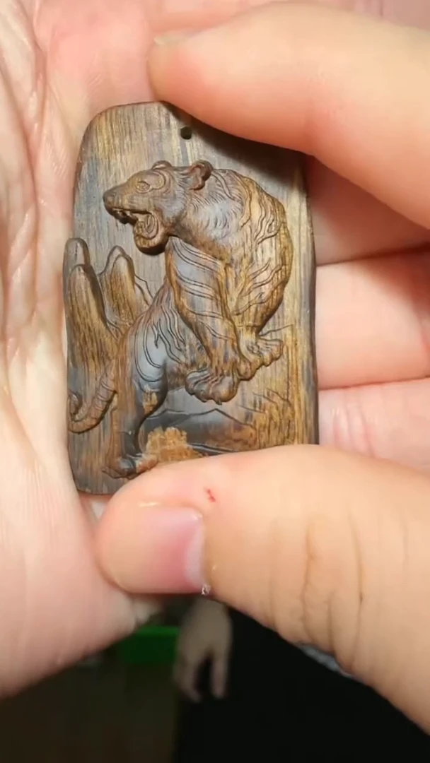 沉香吊坠298号白棋生肖虎多样性发一