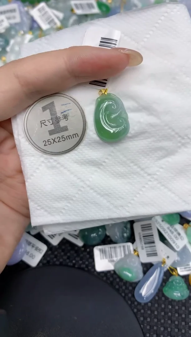 颈饰18K金镶嵌翡翠111111111