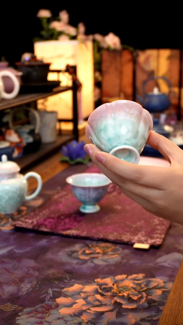 粉绿结晶花口杯····