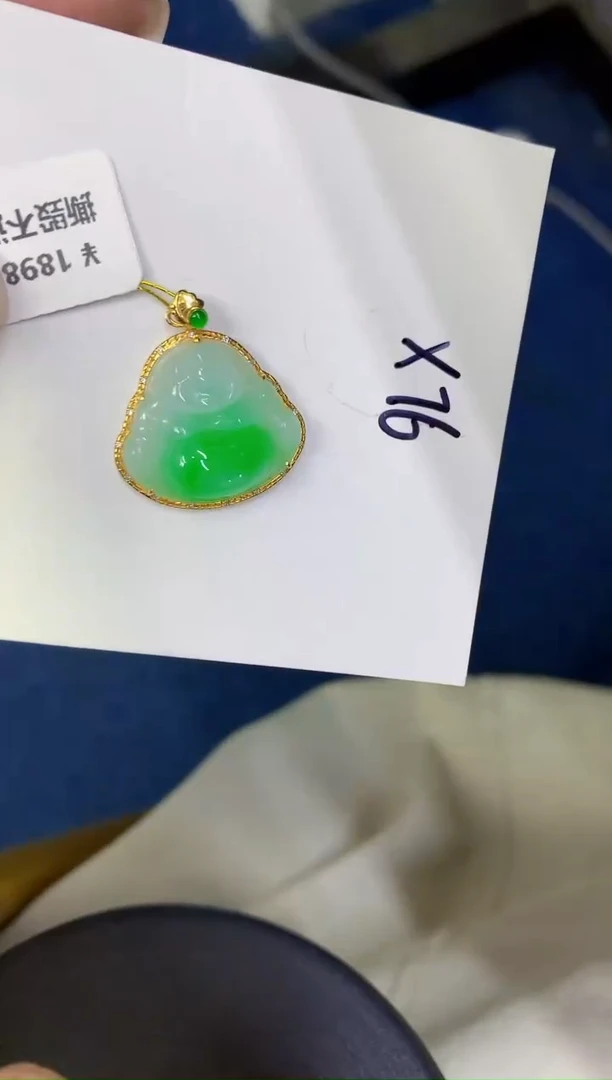 颈饰18K金镶嵌翡翠缅甸天然翡翠A货