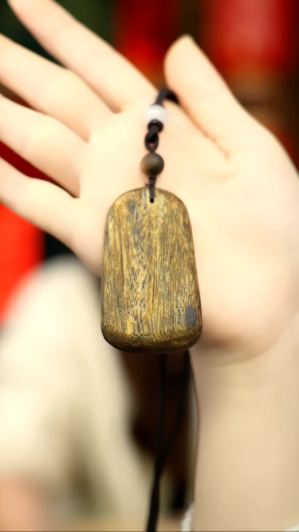 【闪购商品】沉香吊坠青霞乌身无事牌