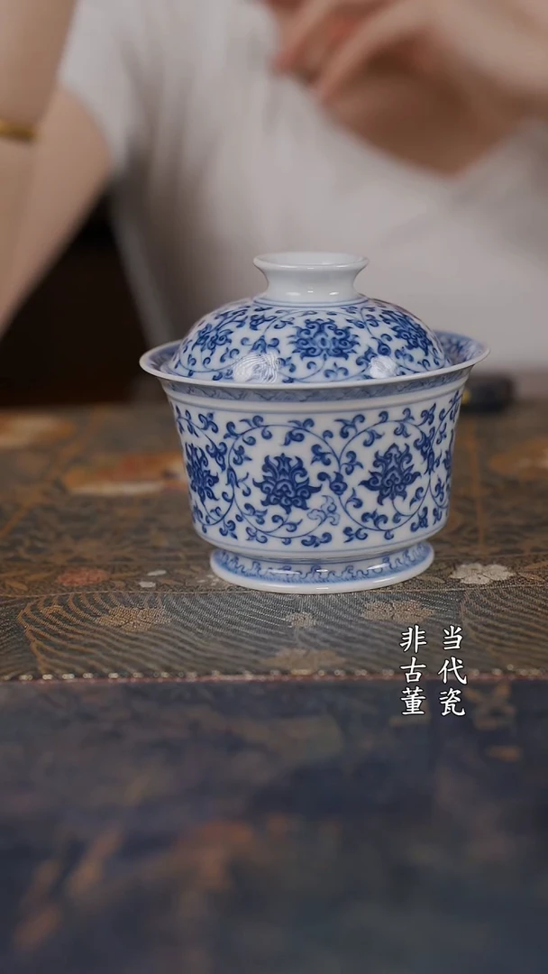 望月怀古缠枝莲马蹄盖碗
