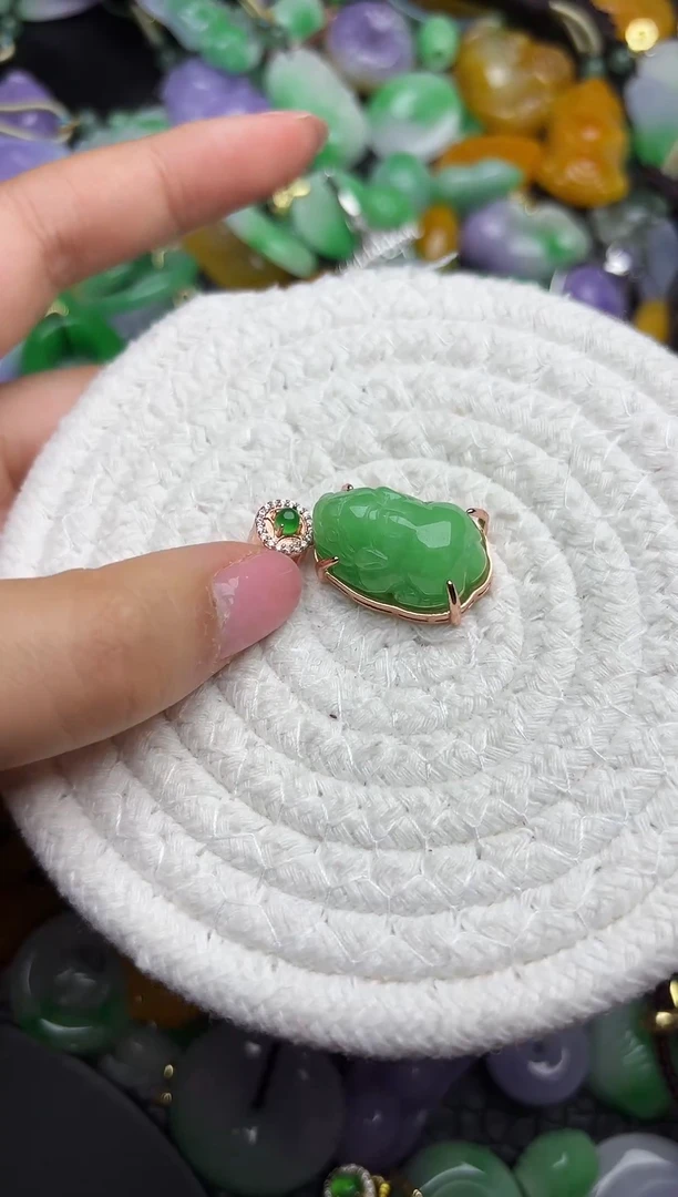 颈饰未镶嵌翡翠缅甸翡翠吊坠