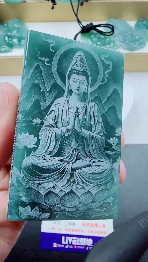 翡翠未镶嵌颈饰方观音
