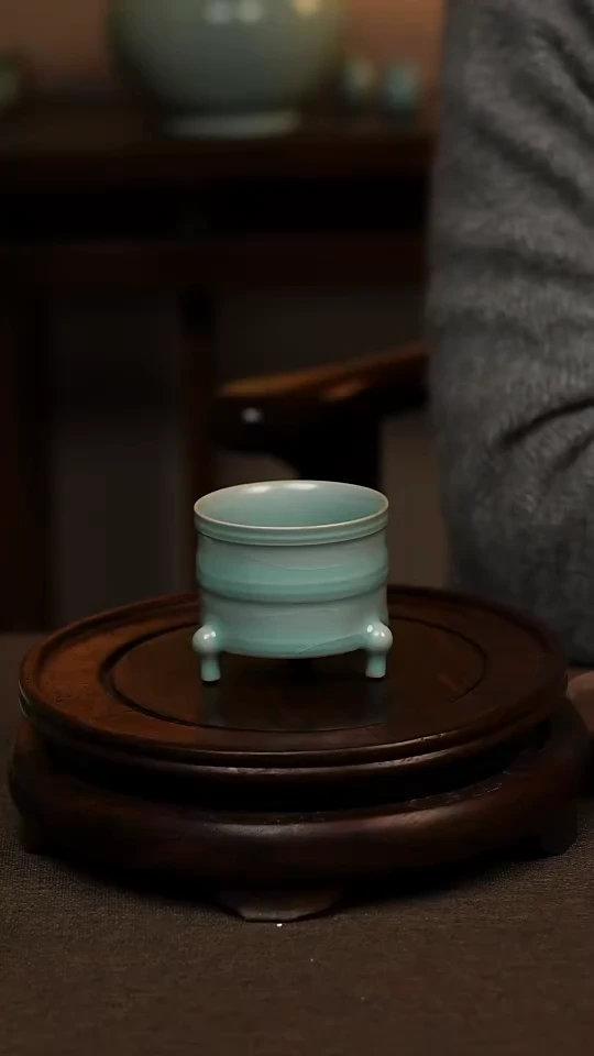 瓷片仿古青绿釉全手工三足玹纹尊80ml 微瑕 不带礼盒