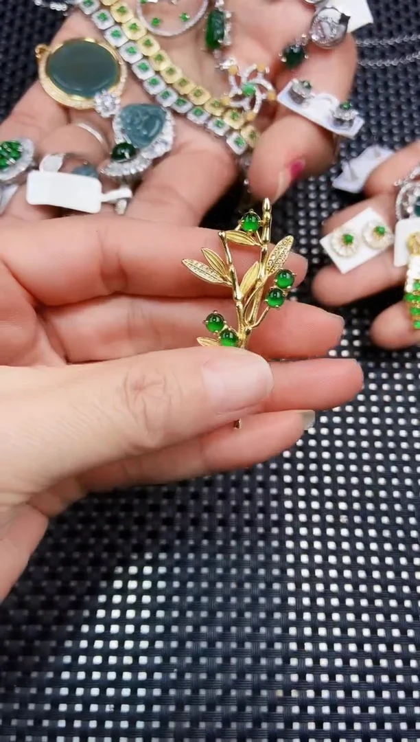 【闪购商品】翡翠吊坠(不含链)未镶嵌111111111