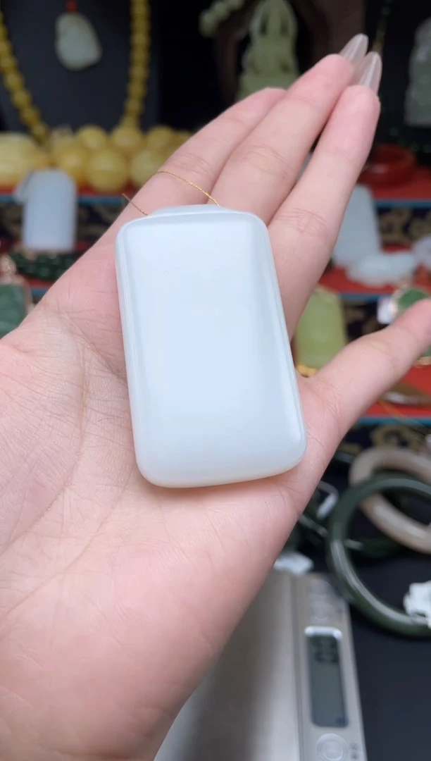 和田玉未镶嵌颈饰吊坠