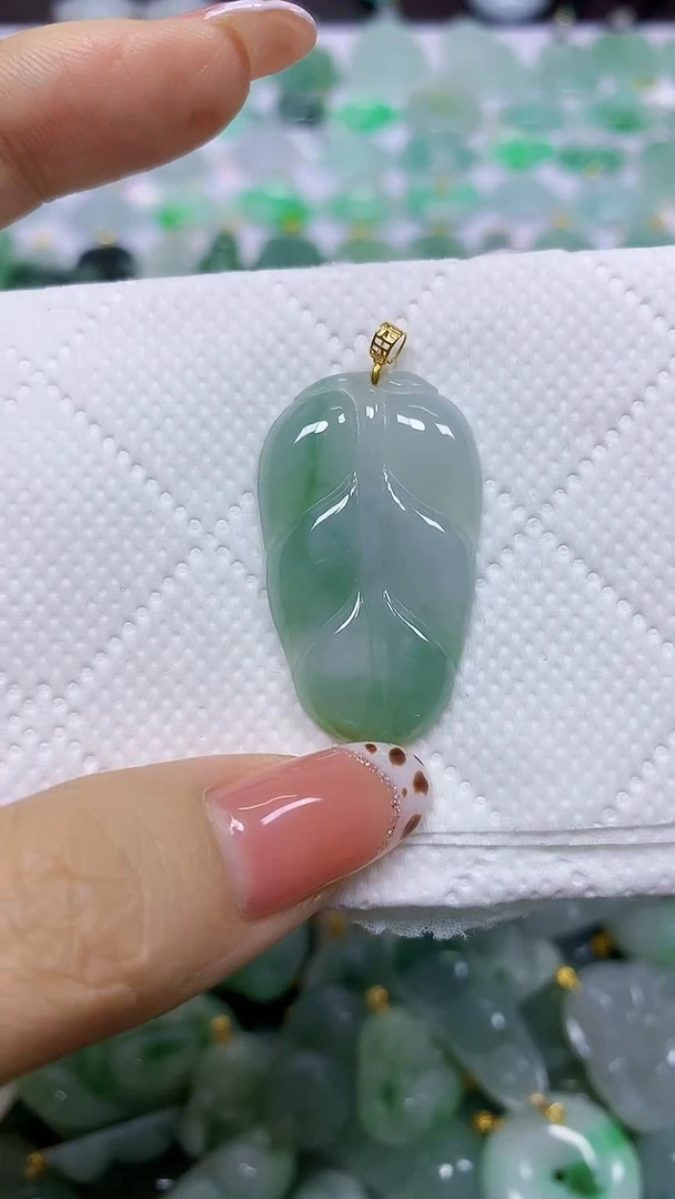颈饰18K金镶嵌翡翠天然翡翠A货