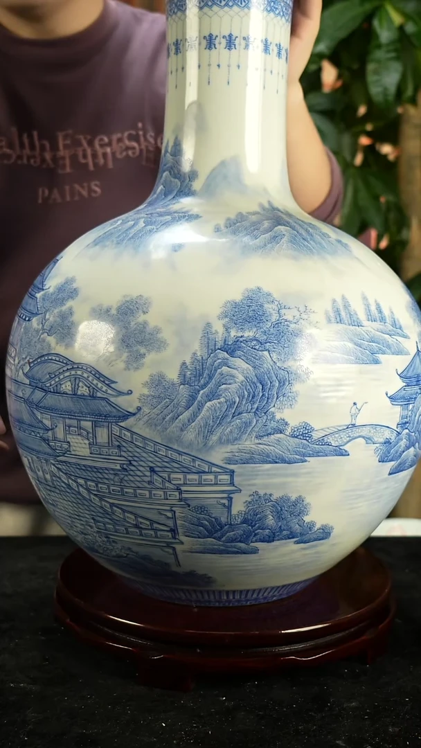 其他瓷用****1蓝彩山水纹天球瓶