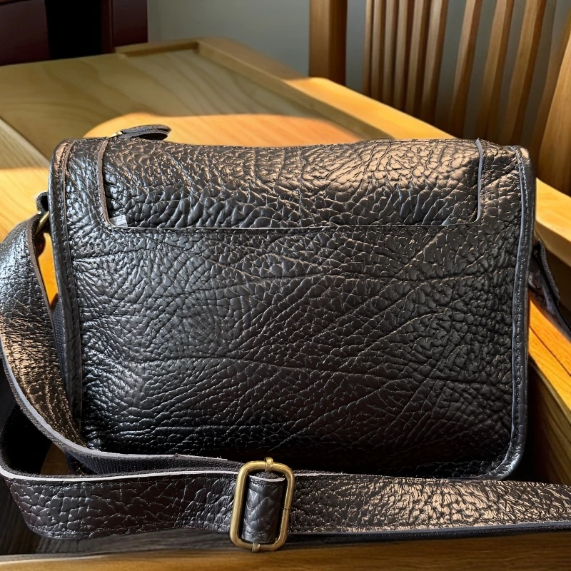 高级休闲简约复古单肩斜挎邮差包时尚百搭黑色真皮多功能A22#