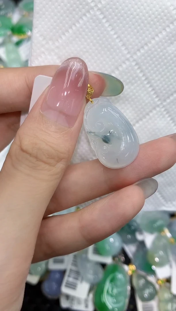 翡翠18K金镶嵌颈饰111111111111